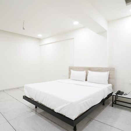 Hotel Bhakti Inn Nashik Bagian luar foto